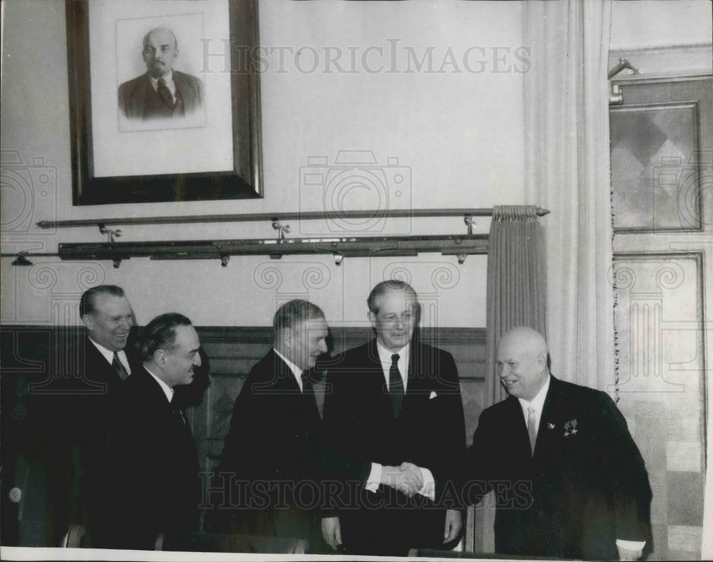 1959 Press Photo Soviet leaderMr. Mikoyan,Selwyn Lloyd,Mr. Macmillan - Historic Images