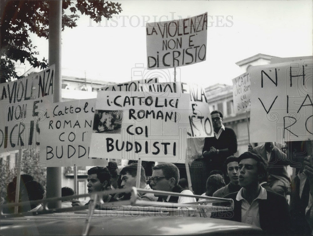 1963 Press Photo M.me Ngo Dinh people demonstrate Vietnam government press-Historic Images
