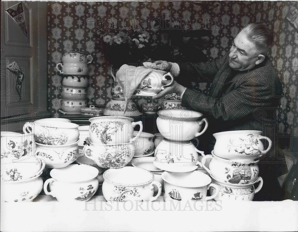 Press Photo Ted Is Never Short Of Pots - Historic Images