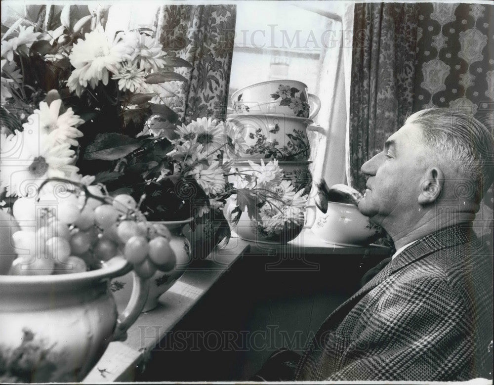 Press Photo Chamber Pots Are Used To Hold Flowers On A Window Ledge - KSB04643-Historic Images