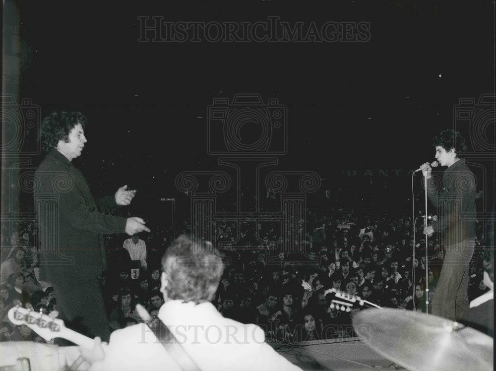 1976 Greek Composer &amp; Conductor Mikis Theodorakis - Historic Images