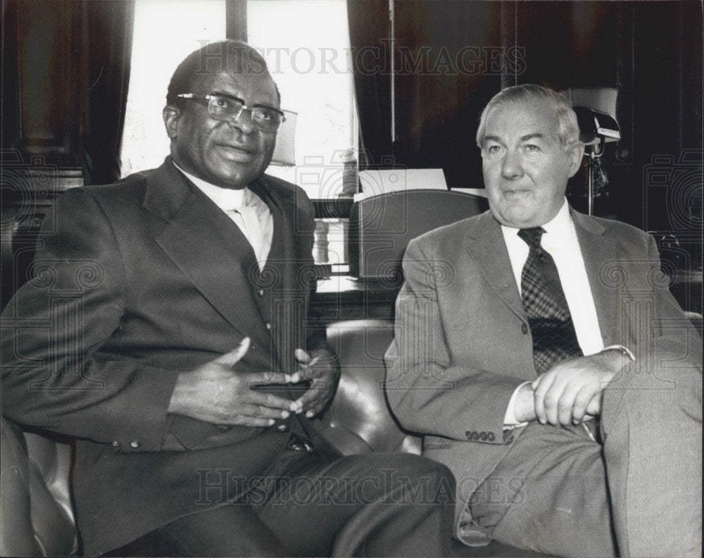 1975 Bishop Abel Muzorewa and Foreign Secretary Jim Callaghan - Historic Images