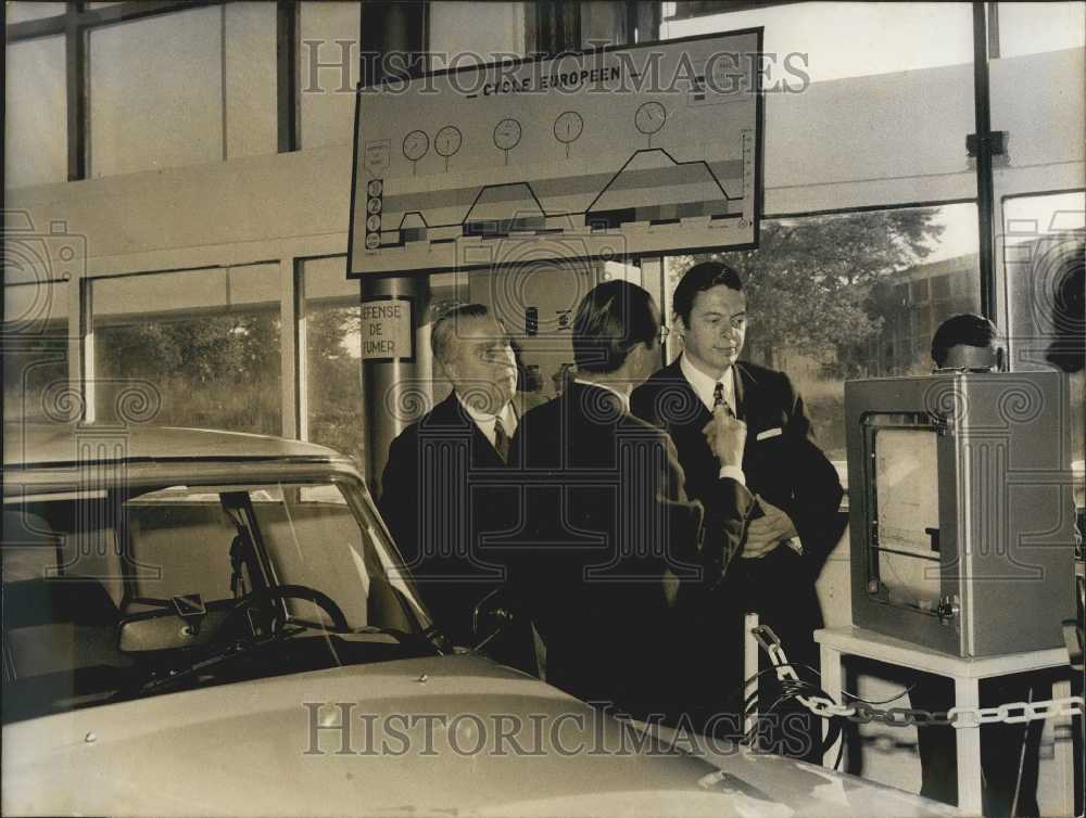 1970 Robert Poujade Listens to Technical Director E. Chapoux - Historic Images