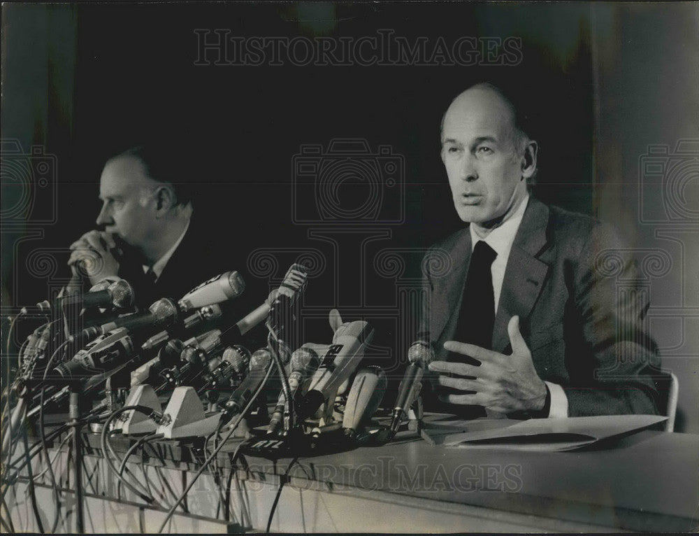 1974 Press Photo Giscard D&#39;Estaing ,campaign in France - KSB05011-Historic Images