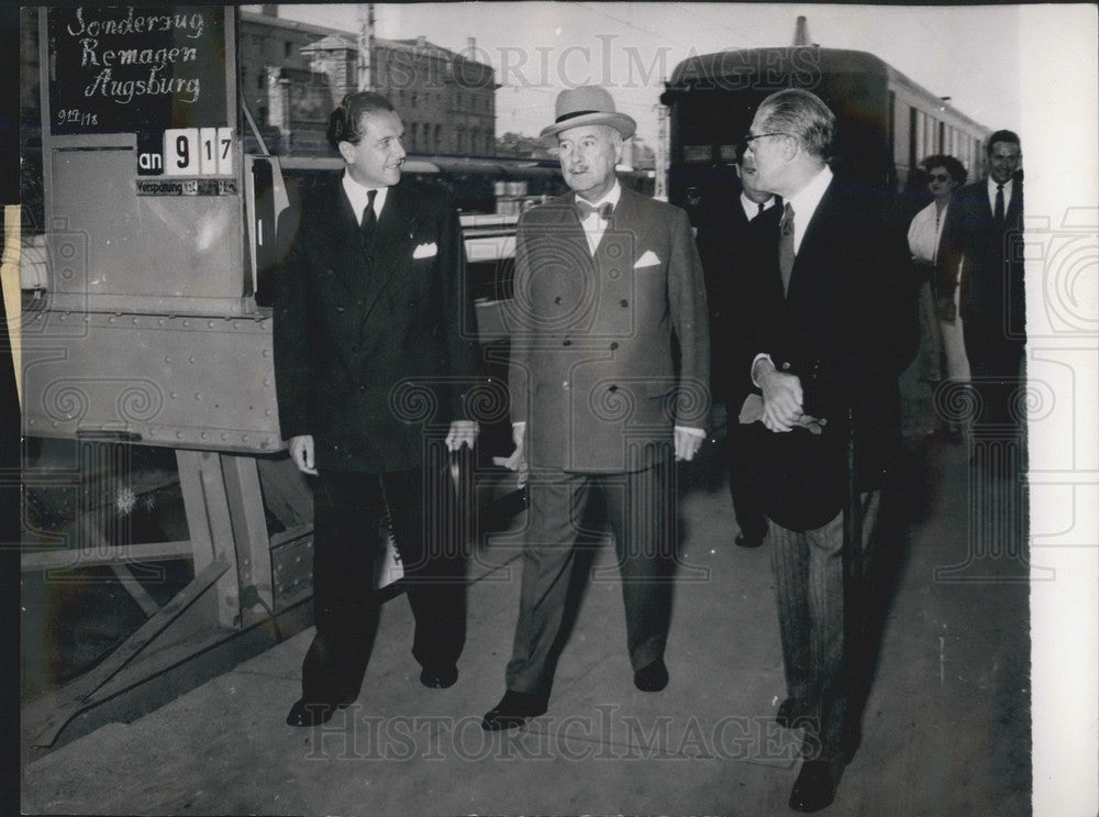 1953 Press Photo Andre Francois-Ponce ,France M Clarac &amp; Baron von Brandt - Historic Images