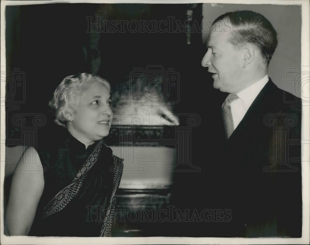 1954 Mrs. Pandit At Foreign Office - Historic Images