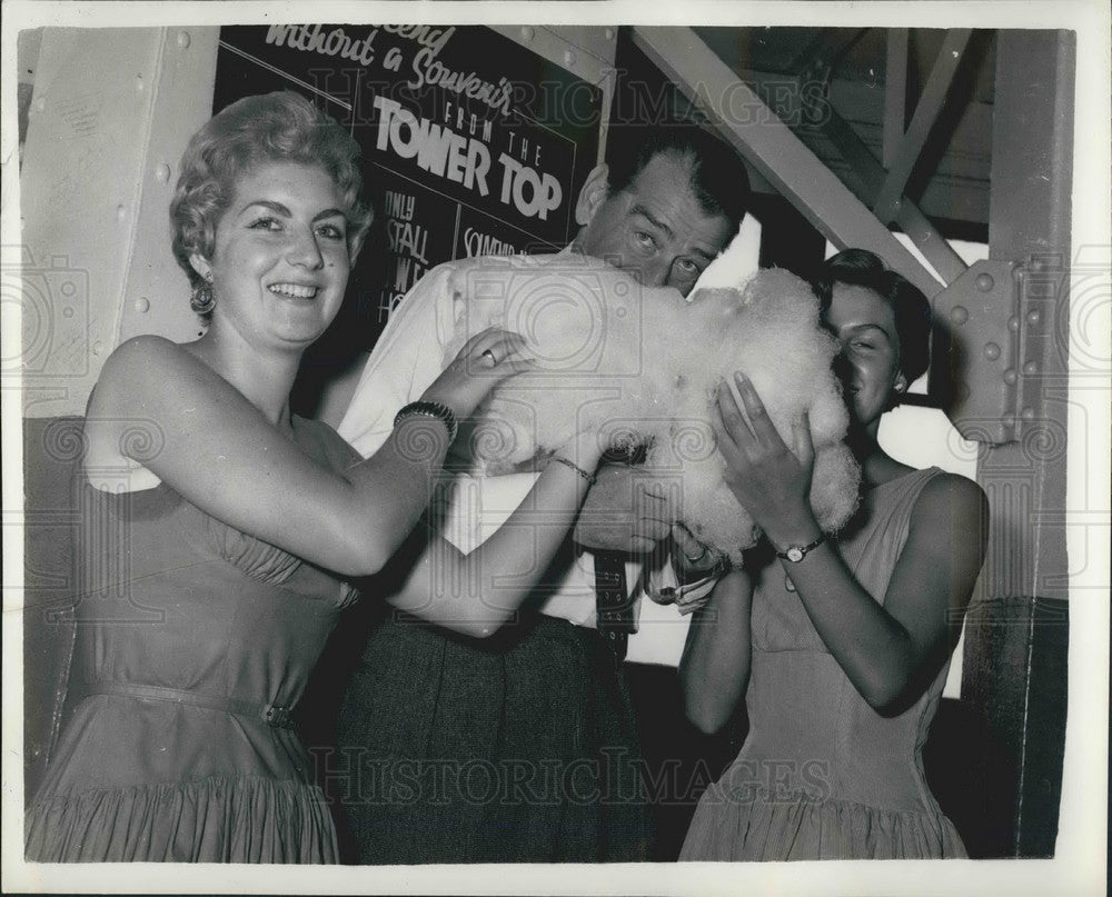 1957 Press Photo Chris Powell - KSB05117 - Historic Images