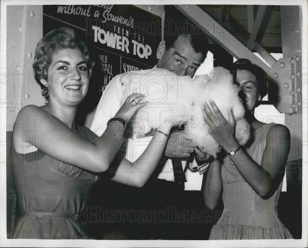 1957, Chris Powell eats cotton candy along with showgirls - KSB05121 - Historic Images