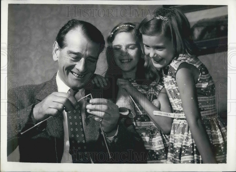 1957 Press Photo Chris Powell and sone children - KSB05159-Historic Images