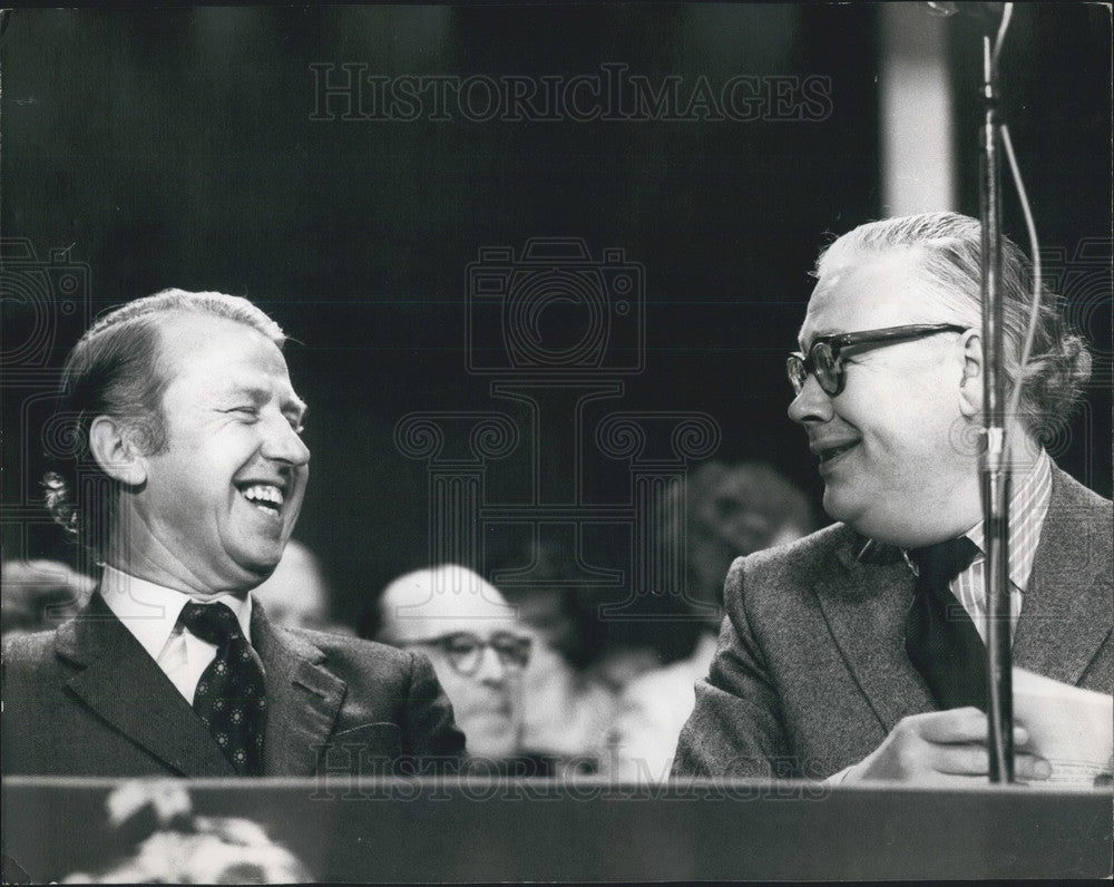 1973, Geoffrey Rippon (left) and Sir Alec Douglas Home - KSB05269 - Historic Images