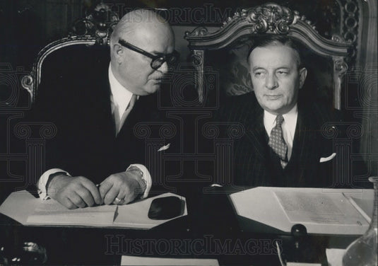 1953, M. Georges & M Jeffmann - KSB05343 - Historic Images