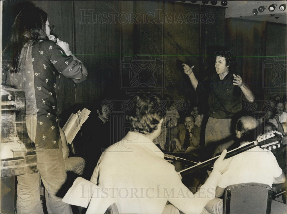 1974 Press Photo Makis Theodorakis, Maria Faranfuri - KSB05533-Historic Images