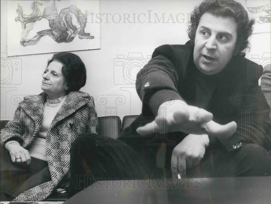 1972 Press Photo  Greek composer Mikis Theodorakis &Mrs. Katanzakis - Historic Images