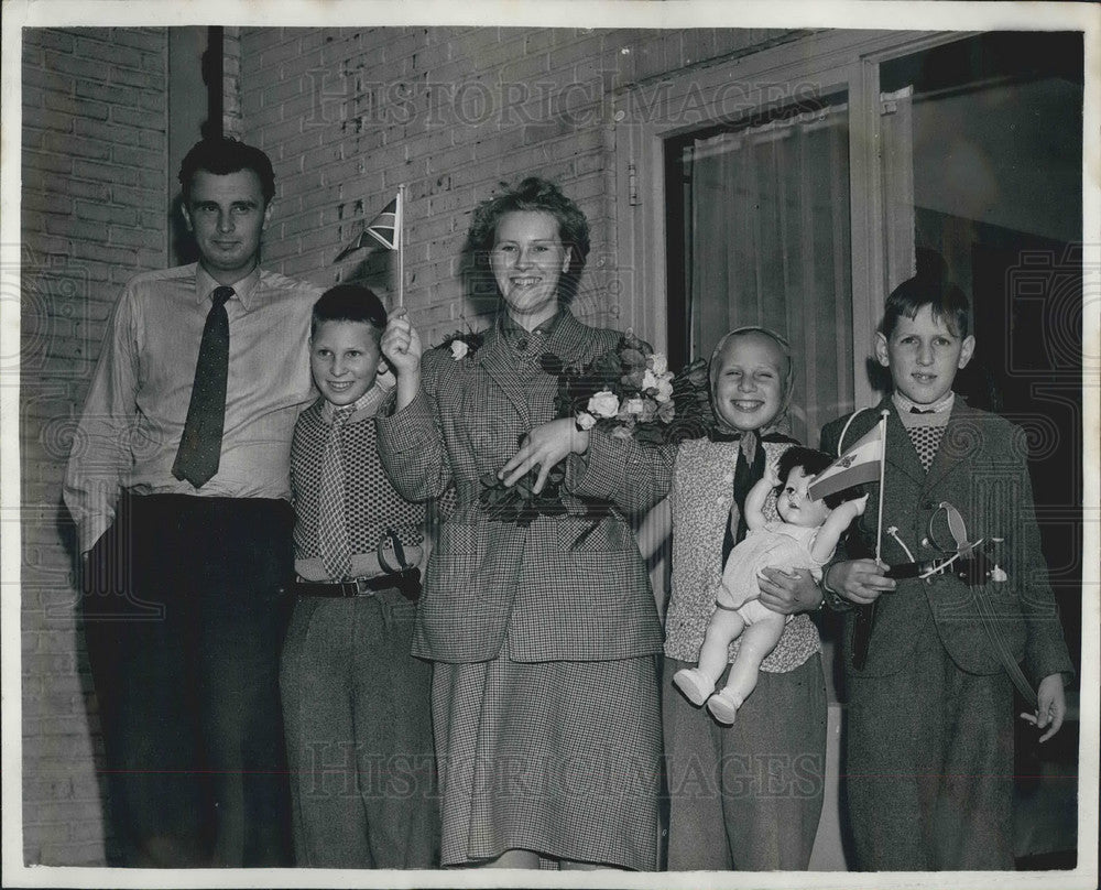 1955 Jaromir Chudy with Mrs. Sispera and her children - Historic Images