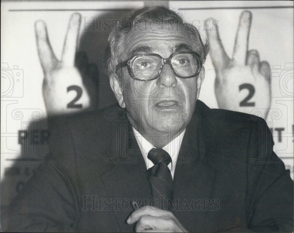 1980 Press Photo Bill Sirs Attends IMF Press Conference In London - Historic Images