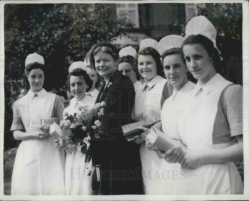 1953 Conservative MP Pat Horsney-Smith, Royal Alexandria Hospital - Historic Images