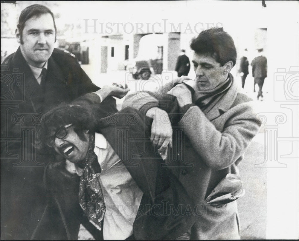 1974 Press Photo Detective Sergeant Grant Smith, Mangalsinh Jadeja - Historic Images