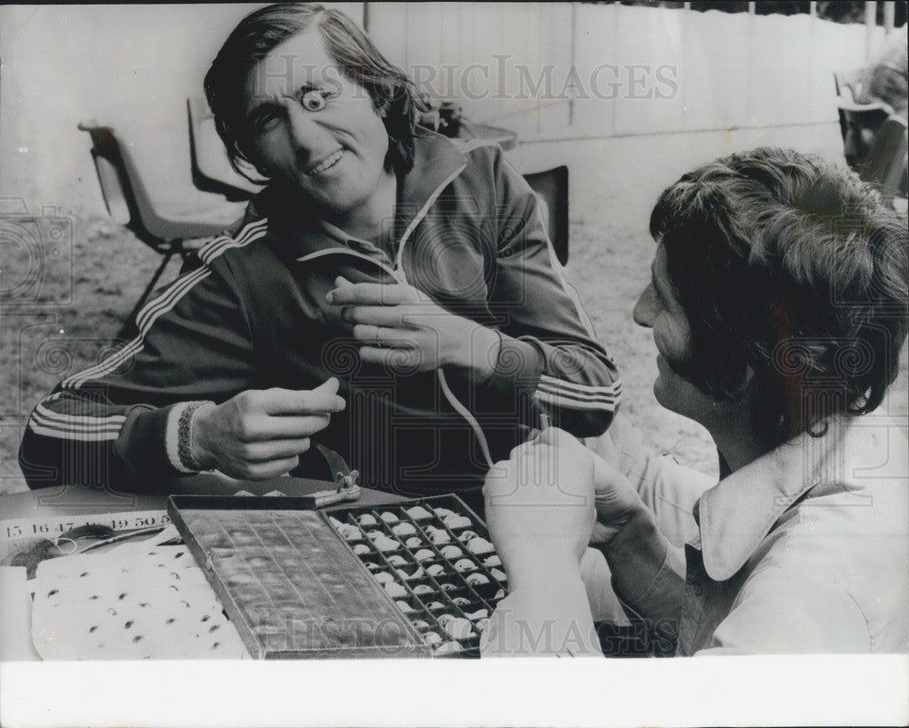1974 Press Photo Sculptor Stuart Smith works on a model of Tennis Star Ilie Nast-Historic Images