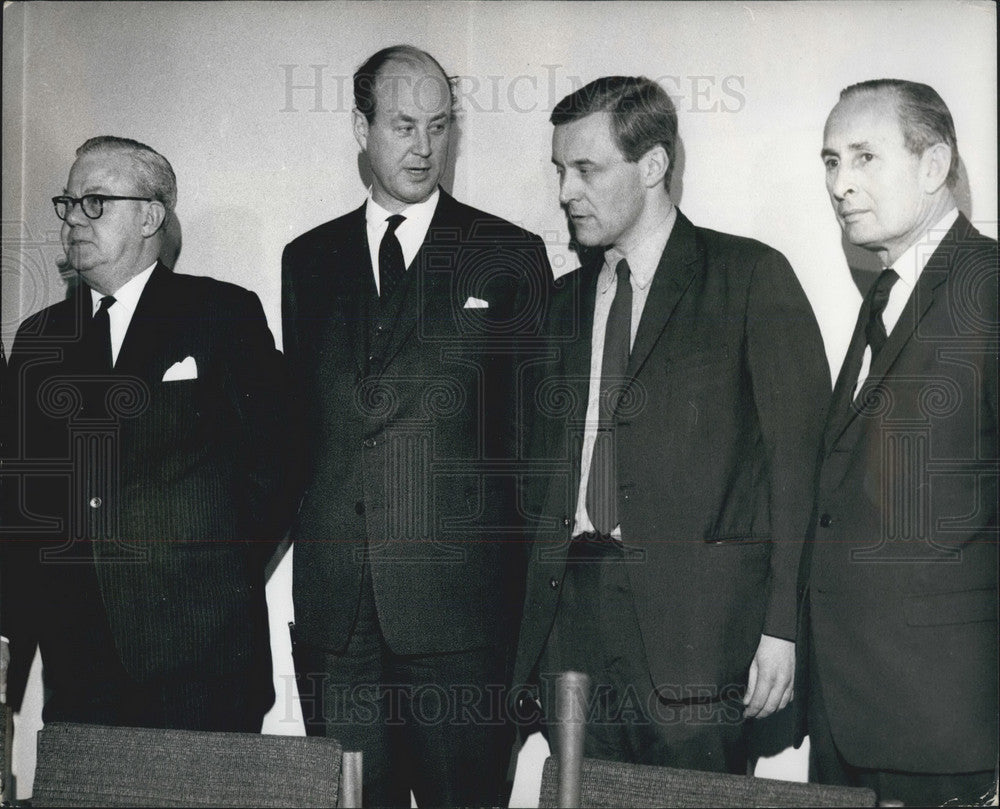 1969 QE 2 Press Conference, Benn, Basil Smallpiece, George Gardner - Historic Images