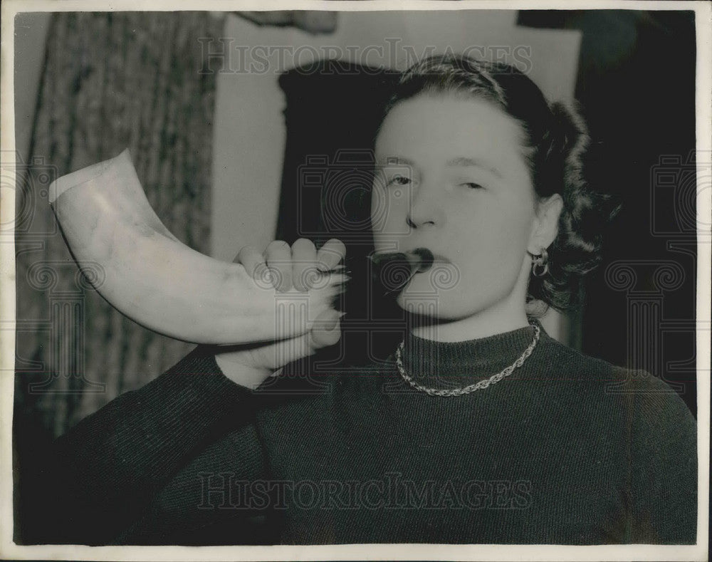 1954 Press Photo Miss Pat Smythe  as the Sportswoman of the Year - Historic Images