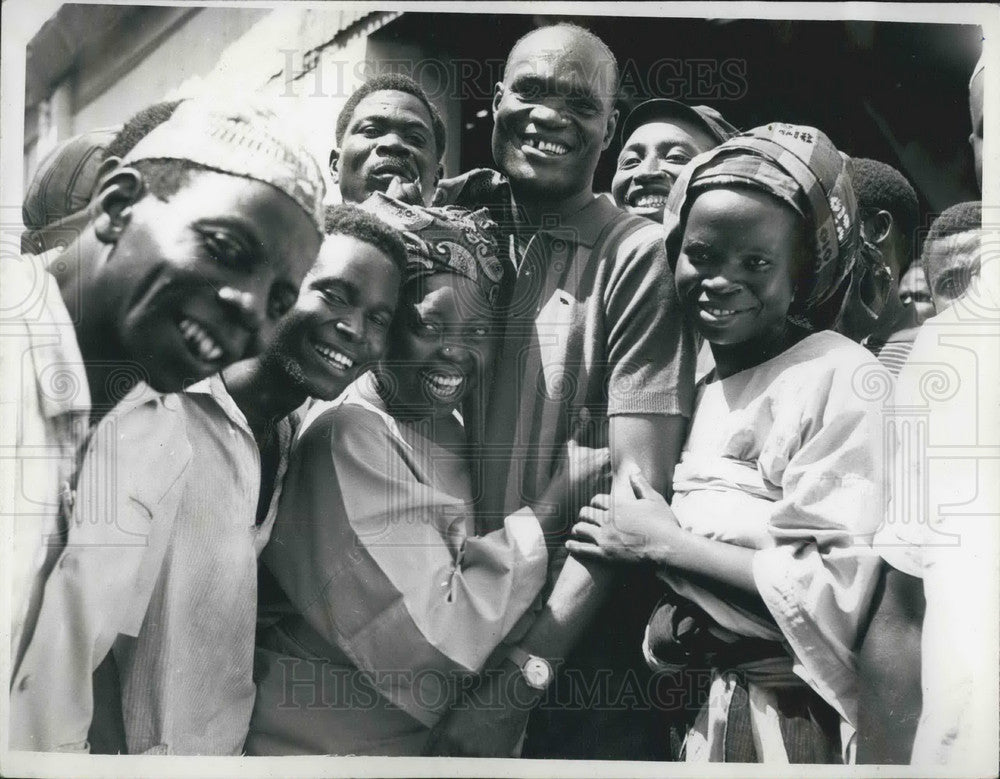 Press Photo Mr. Adenkule Shotibo Yoruba Shotibo Nigeria carried shoulder high - Historic Images