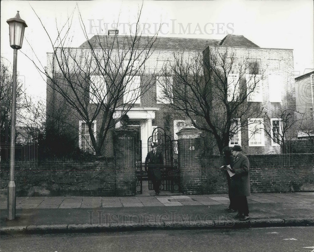 1973 Press Photo police outside St. John's Wood home Mr. Joseph Sieff shooting - Historic Images