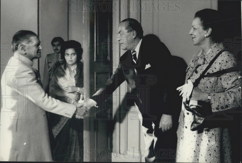 Press Photo Mr & Mrs Sven Anderson,Mr. Fakharuddin Ahed and Begum Abida Ahmed-Historic Images