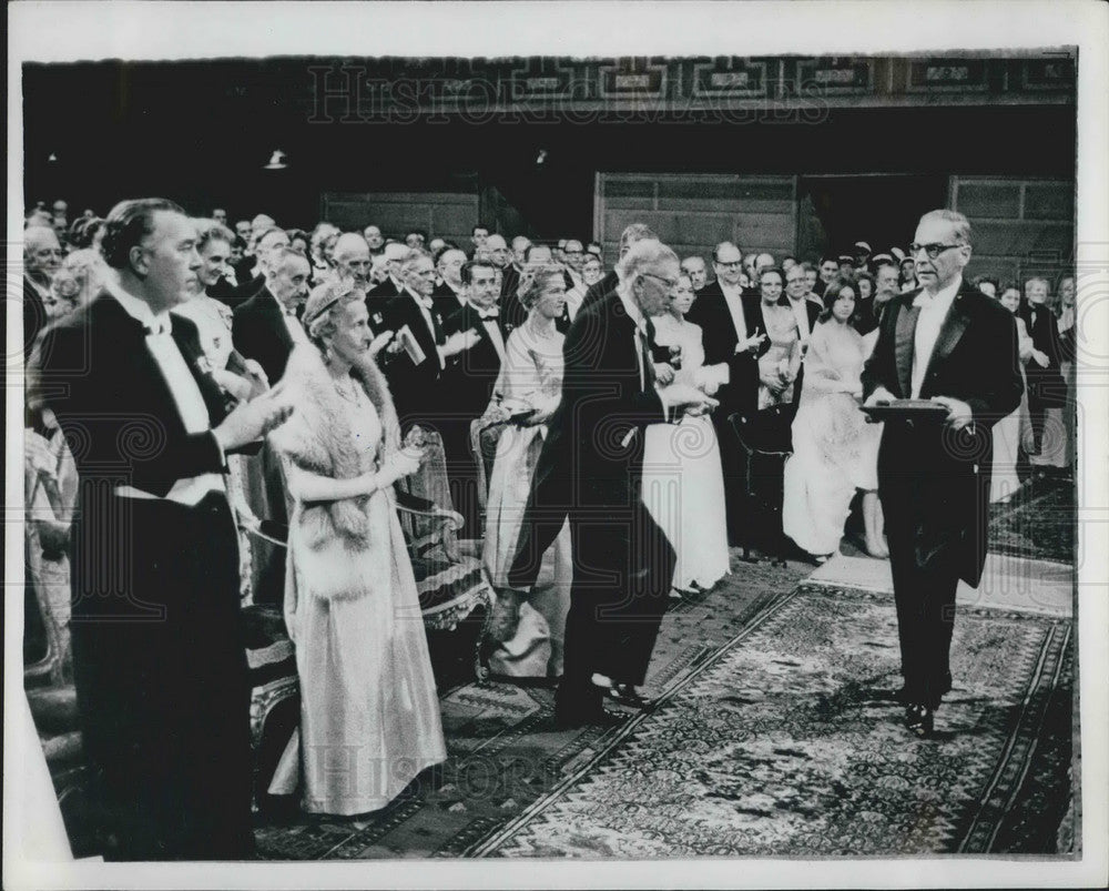 1961 Press Photo King Gustaf Adolf & Dr Ivor Andric ,Nobel for literature - Historic Images