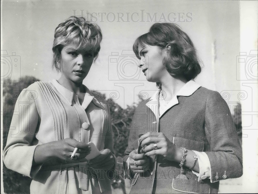 1963 Press Photo Actresses Leticia Roman &amp; Barbara Steel - KSB06985 - Historic Images