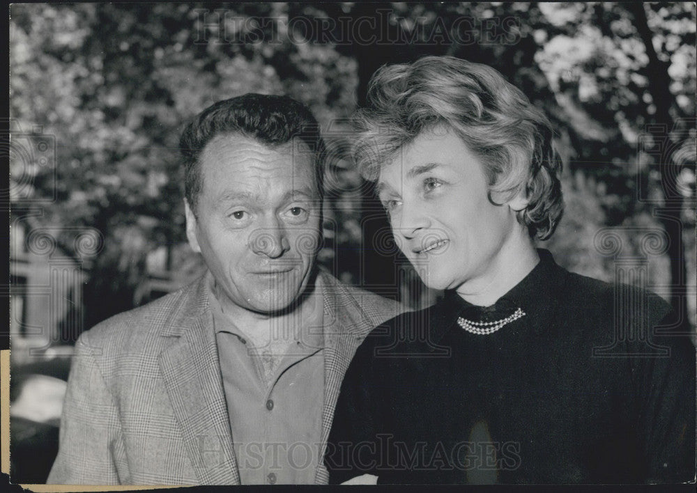 Press Photo Author Gilbert Prouteau and Nichole vedres - KSB07087 - Historic Images