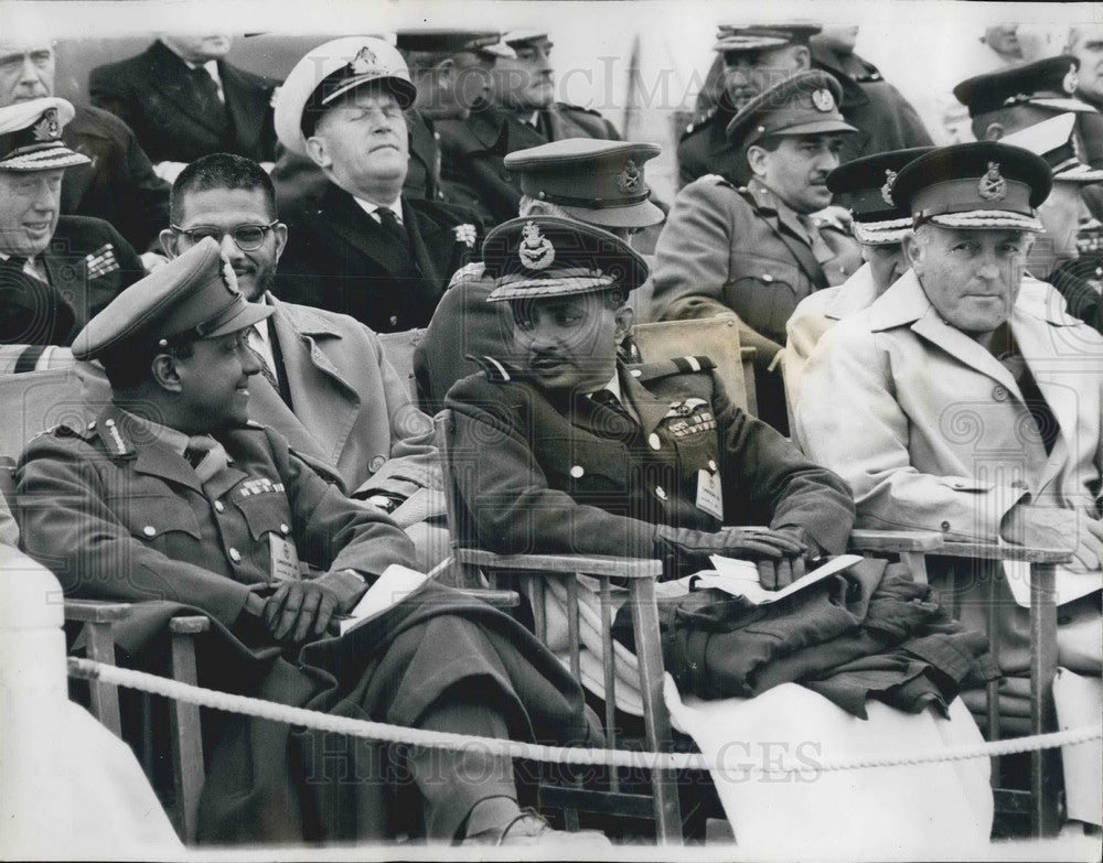 1965, Indian And Pakistani Officers Who Came Together At Cranwell - Historic Images