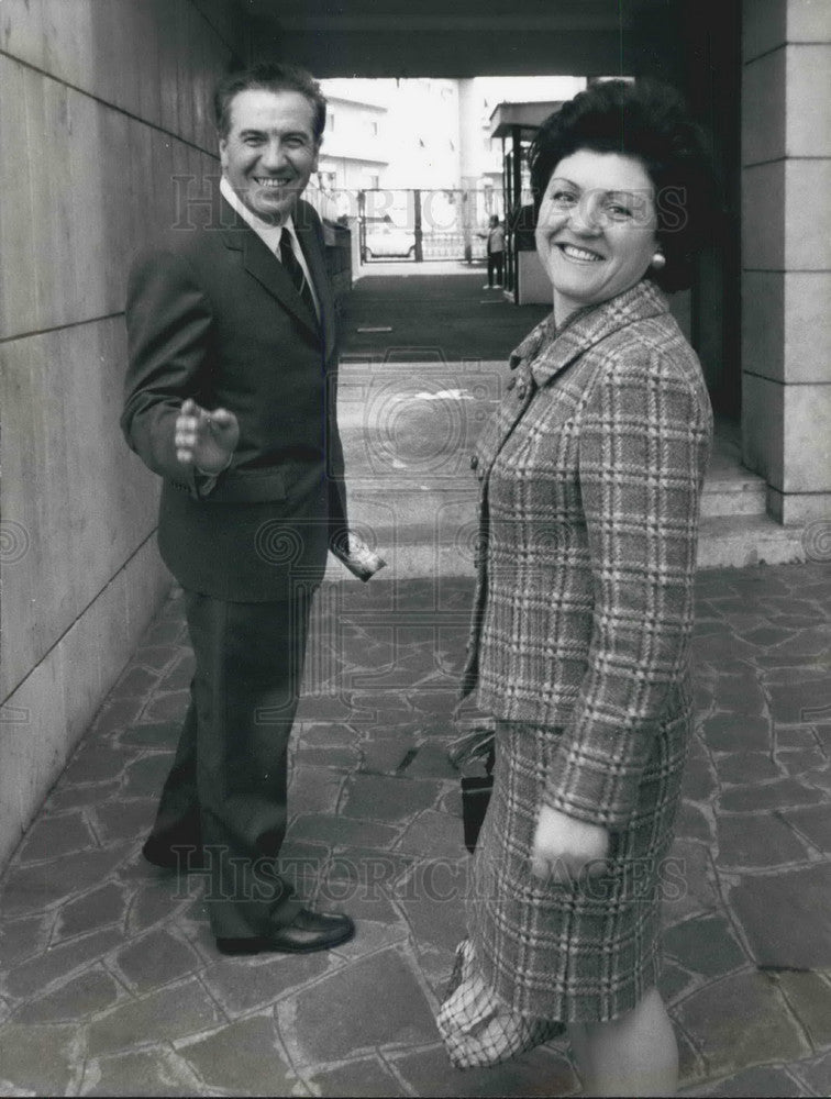 Press Photo ex-monsignor Giovannie Musante and bride, Giovannie Carlevaro - Historic Images