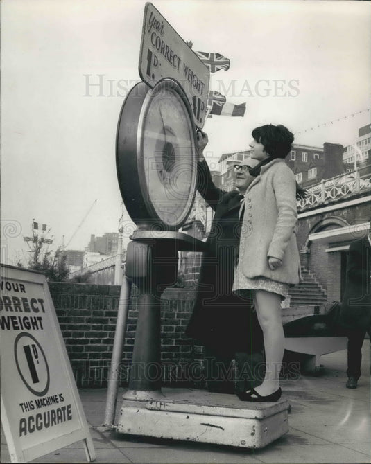 1966 Mr Fred Mulley the Minister of Defence & daughter Deidre - Historic Images
