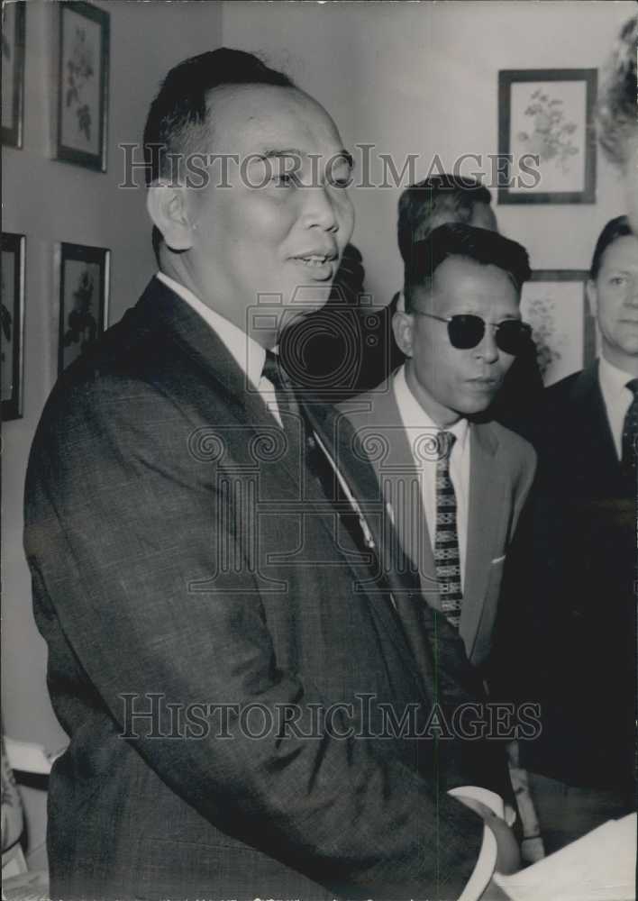 1961, General Phoumt Nasavan, press conference in Nice - KSB07347 - Historic Images