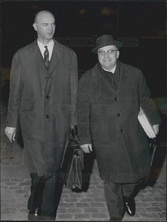 Press Photo Biologist Gaston Naessens Summoned Paris Palals De Justice - Historic Images