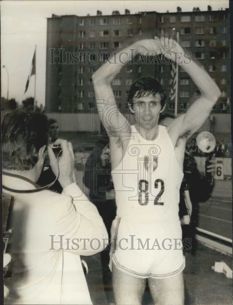 1970 Press Photo Jean-Claude Nallet (France) Wins 400 Meter Hurdles, Colombes - Historic Images