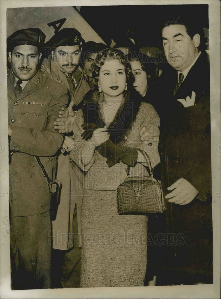 1953, Ex-Queen Narriman Arriving In Cairo With Escorts - KSB07421 - Historic Images