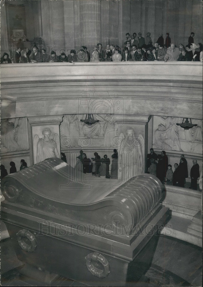 1959 Tomb Of Napoleon Invalides Easter Tourists Visiting Site - Historic Images