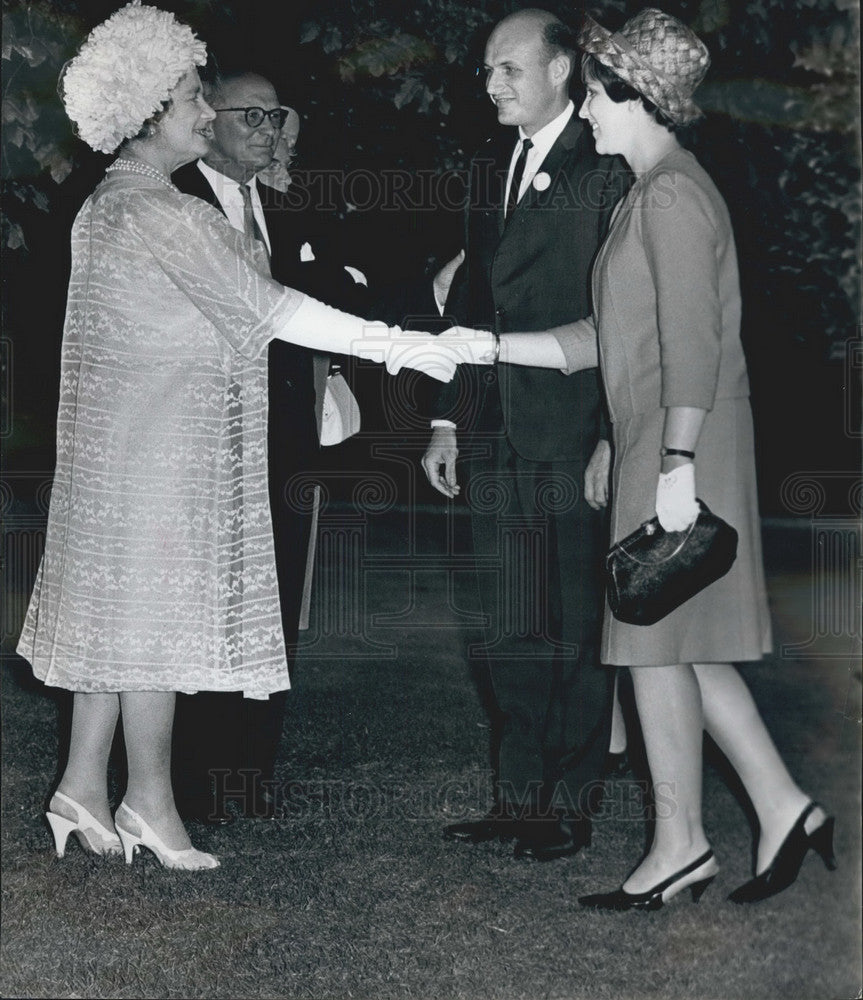 1966 Queen Mother Elizabeth Britain Mrs. Michael Pooleon Washington - Historic Images