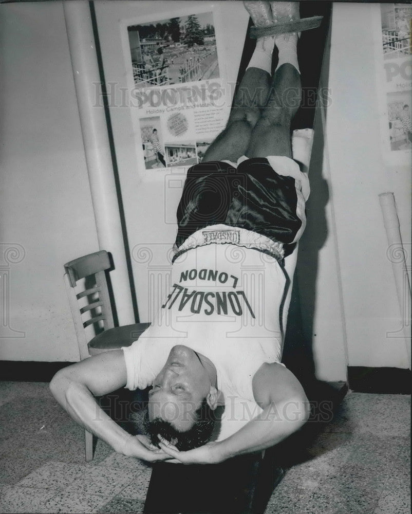 Press Photo Boxer Brian London in training - Historic Images