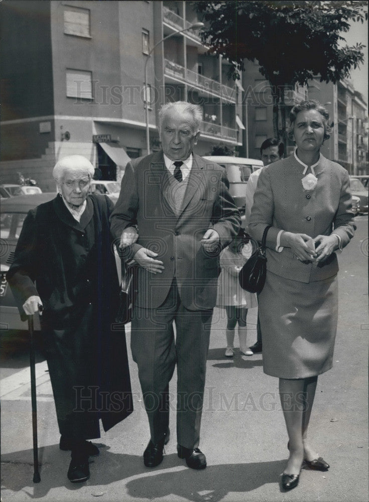 1968 Press Photo Communist leader Luigi Longo and family - KSB07965-Historic Images