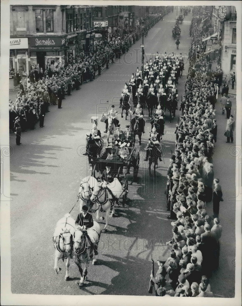 1955 Press Photo President of Portugal in procession to Guildhall - KSB08031-Historic Images
