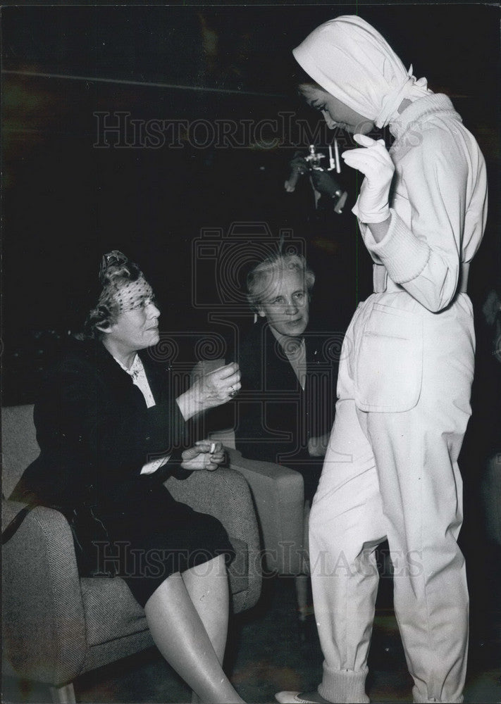 1959 Press Photo Wilhelmine Lubcke at a fashion show - Historic Images