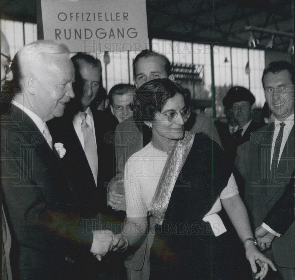 1957 Press Photo Dr. Heinrich Luebke  & Indian exhibition-stand - Historic Images