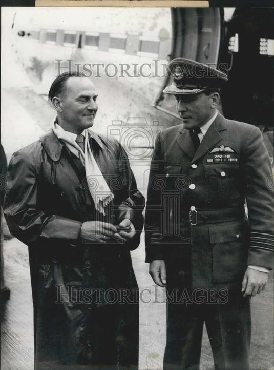 1956 Press Photo E. Norman Ryder and German Airfighter Wilhelm Erdnis.-Historic Images