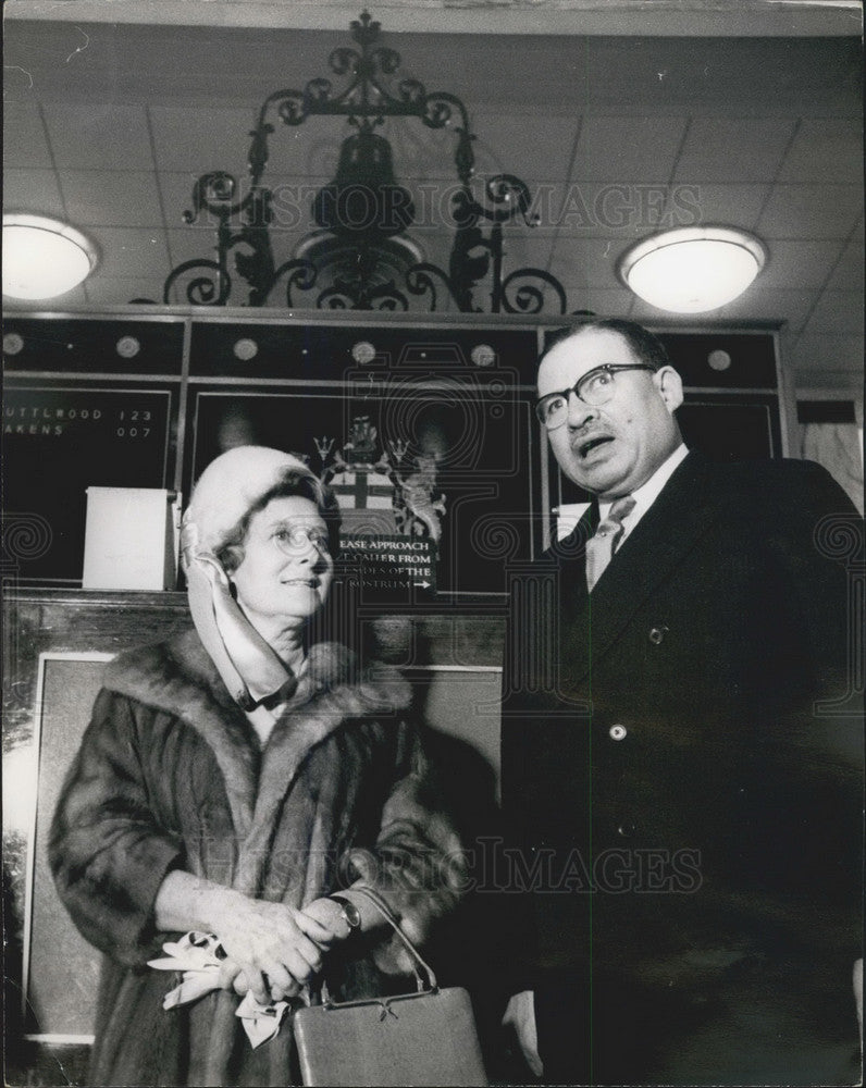 1970 Press Photo Mrs. Margery Hurst Sir Bernard Walet-Cohen Lloyds members - Historic Images