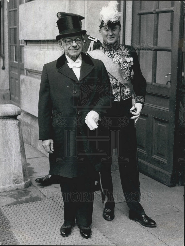 Press Photo Two Ambassadors Present Credentials To King Carl Gustav - Historic Images