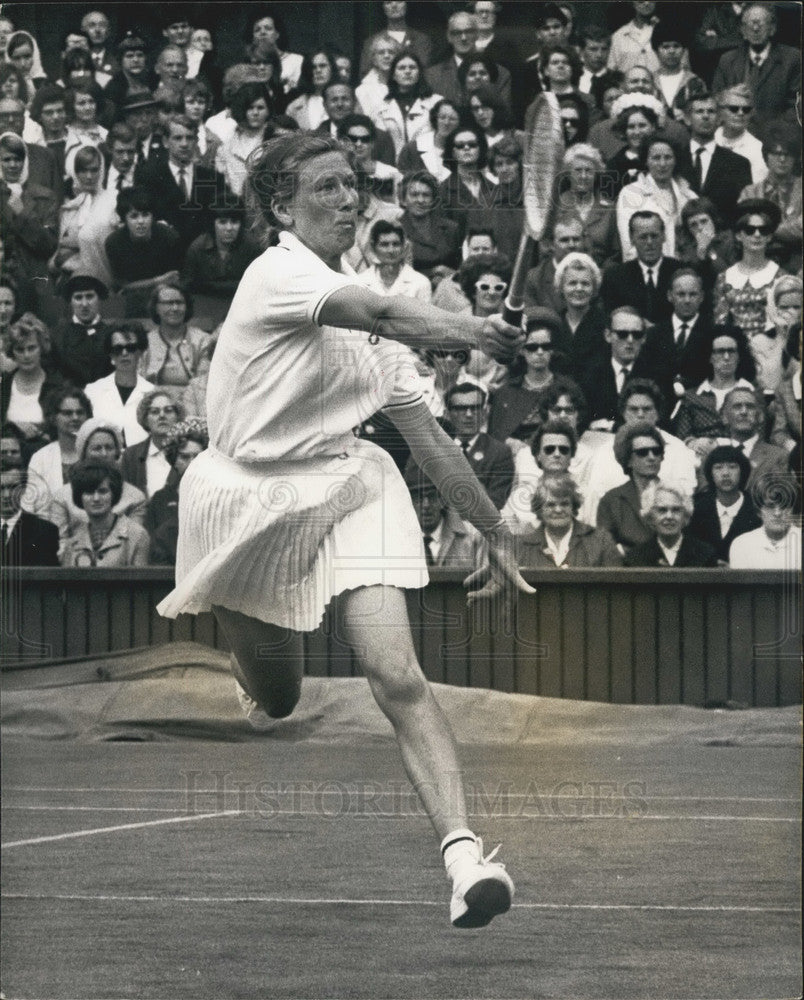 1966 Press Photo WImbledon Tennis Championships Player Margaret Smith Action-Historic Images