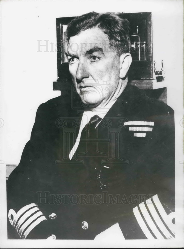 1964 Press Photo HMS Voyager Commander Captain D. Stevens Military Uniform - Historic Images