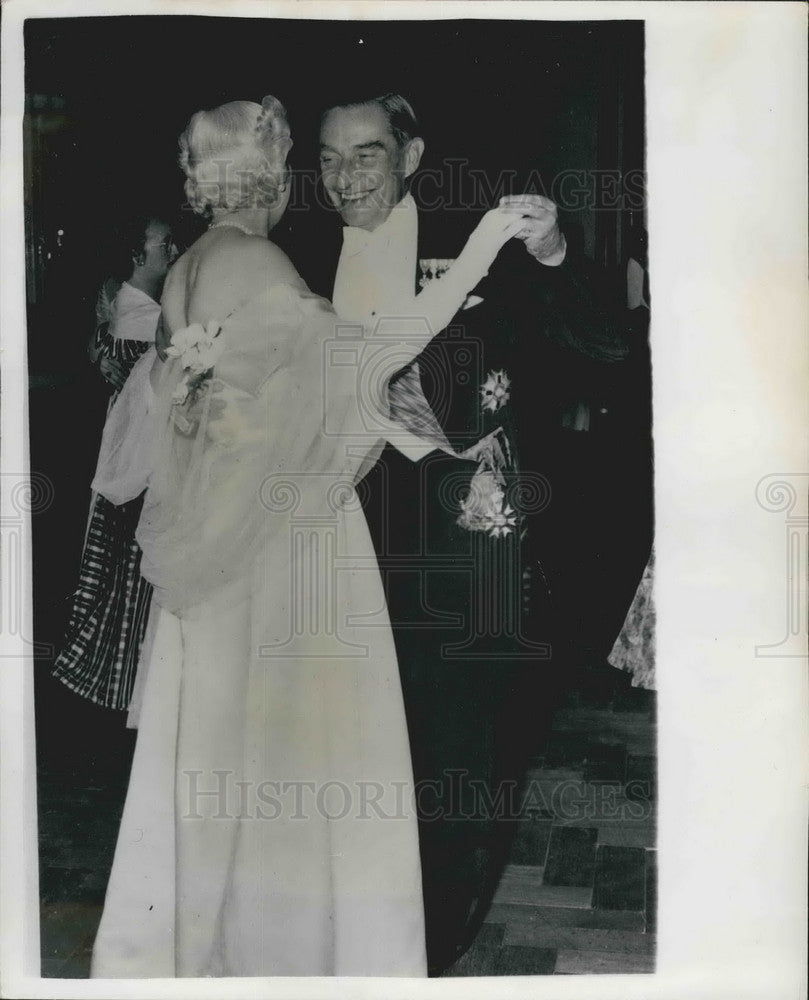 1954 Press Photo Sir Ralph Stevenson the British Ambassador to Egypt & Wife - Historic Images